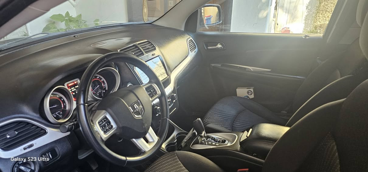 السلام عليكم 
دوج جورني ٢٠١٧ وارد امريكي
محرك ٤ سلندر ٢٤٠٠
مواصفات SXT
٧ راكب 
تبريد مركزي 
رقم سليمانية الجديد 21
السياره بيها صبغ هلال الباب الخلفي العكس سايق و باب خلفي وره السايق وجاملغ خلفي الوره السايق
التفاصيل والحادث  بالصور 
السعر ١٣٥ $
مكاني الغزالية *********** بغداد, العراق
