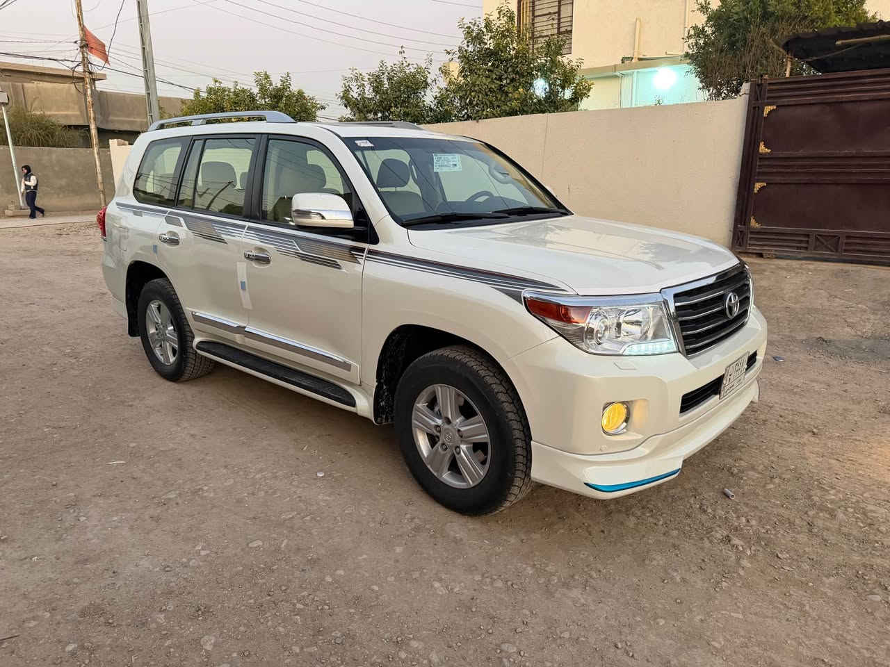 السلام عليكم 
لاندكروزر موديل 2012
سيارة مكفوله
مواصفات البريم معروفه فول واحد على واحد محرك 8
كير محرك صدر تخم تاير كله مكفول 
رقم بغداد باسمي تحويل مباشر
سيارة ادامه سيرفر من الدعامية للدعاميه
للاستفسار الاتصال 
*********** بغداد, العراق
