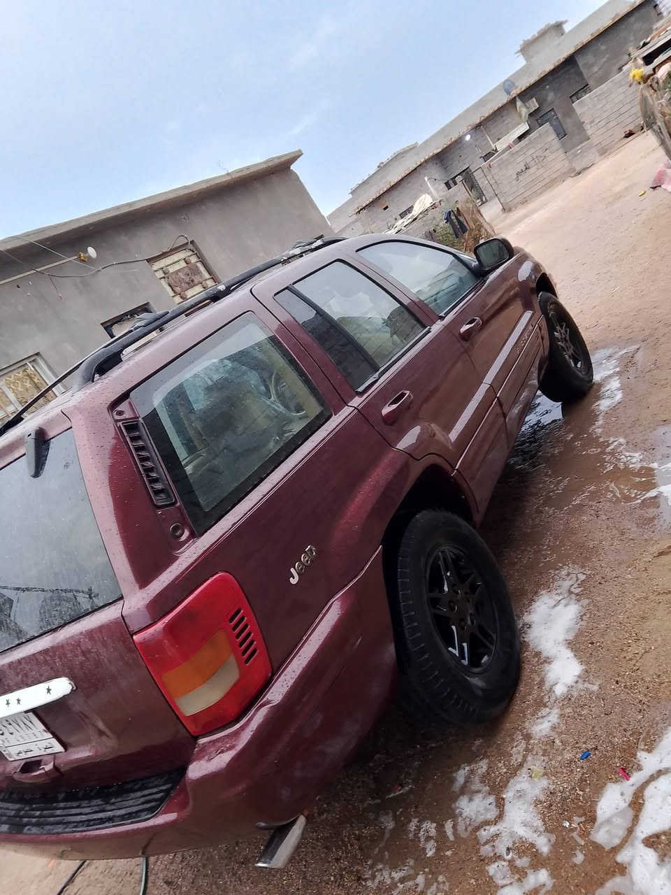 جيب شيروكي موديل 2000 سياره جاهزه تخم تاير حداده جديدة  مكينه وكير 2500 رقم بصره  بيها قاصرين  سعرها  45 بيها مجال قليل  الاستفسار ***********
