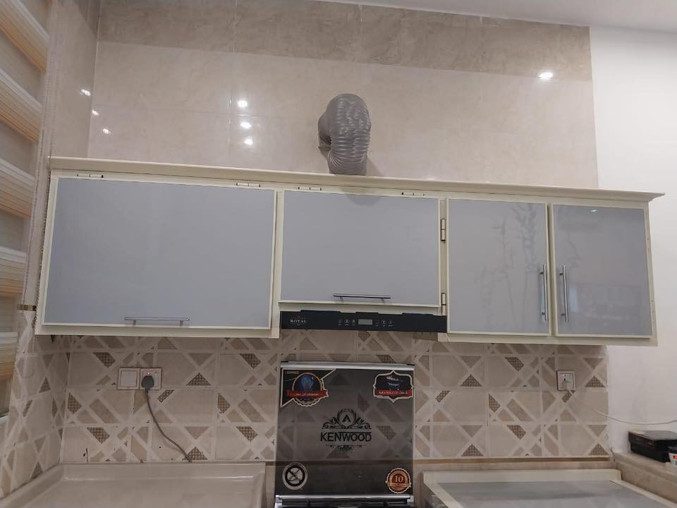 السلام عليكم كاونتر للبيع نظيف 100% بسعر مناسب
للأتصال /***********
