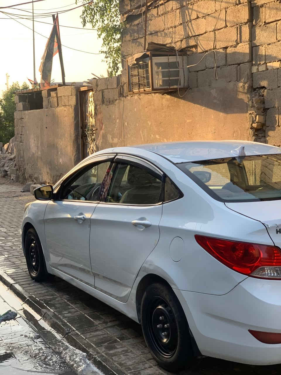 السلام عليكم
اكسنت 2013 سياره مكفوله من الضربه سياره مكينه وكير وتبريد 100٪ سياره مبدل بيها جاملق بدون ضربه وبيها دحجات قليله رقم ذي قار السنويه 2030 
السعر 85 وبيها مجال مكاني البصره شط العرب 
***********
