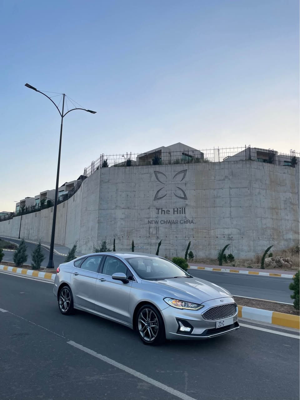 Ford Fusion 2017  SE – 2.5L

فۆرد فیوشن ٢٠١٧ مواسەفات SE 

 مەکینە 2.5L بێ تۆربۆ، بێ دەبڵ ئەکسل

بۆیاخ: ڕوبعێکی بۆنیت بۆیاخە و چەملغی سایەق گۆڕاوە بە بیلاد بەبێ ناوگرتن بەشەرت پێش. وپشت کەپس

ماشاءالله نموونەیە لە تازەی و جوانی، هەیکەلی وەک بیلادی خۆی ماوەتەوە، بێ نووقسانی و زۆر بە خزمەت

مواسەفات (SE)

  بەسمە (Start Button)
 •ڕاداری خەتی جادە
 •تەحدید سورعە (Cruise Control)
 •گێڕ ماوس
 •کۆدی دەرگا
    •چوار جام ئۆتۆ
 •ئاوینە کارەبای
 •دەبڵ گێڕ
 •➕ زۆر مواسەفاتی تر…

 •گێڕ و مەکینە و تەبرید و کارەبایات بە شەرت
 •گێڕ و مەکینە نەکراوەتەوە بە شەرت
 •کامل سێرڤس کراوە (ڕۆن و هایدرۆلیکی تازەیە )
 •چوار تایەی تازە لە ژێرە

 •ڕەقەم و سەنەوی تازە تا 2029
 •تەحویل و غرامە بە شەرت
 •ناونیشان: سلێمانی

📞 پەیوەندی: 
(***********) WhatsApp
(***********) السليمانية, العراق
