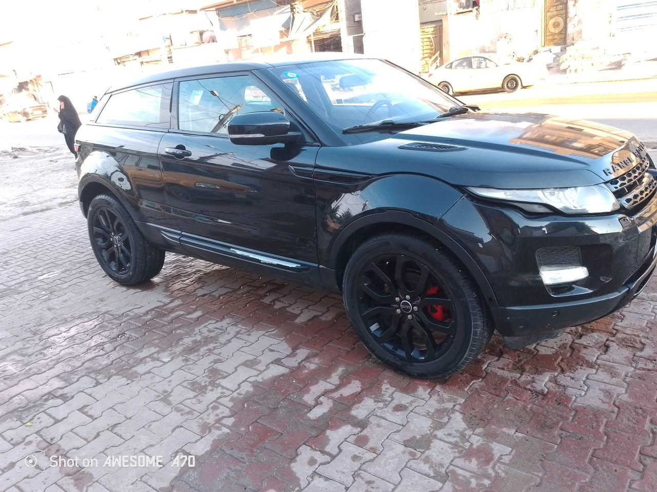 السلام عليكم
سيارة موديل 2012 رانج
بصمه......قماره بانوراما 

فول مواصفات كير ماوس 
كشنات كهرباء مري شفط 
مكينه اربعة سلندر بلادي 

تبريد تدفئة شغال.... مكينه و كير ... تخم تاير جدد مكفولات
بيه 3 قطع صبغ بلا ضربه و لا معجون 
مكينه 2400 kw

سنوية رقم انكليزي 
سياره جاهزة ما بيه نقص 
السعر 100 

الهاتف ***********
العنوان : بغداد مدينة الصدر قطاع 4 قرب مدرسة جهينة
