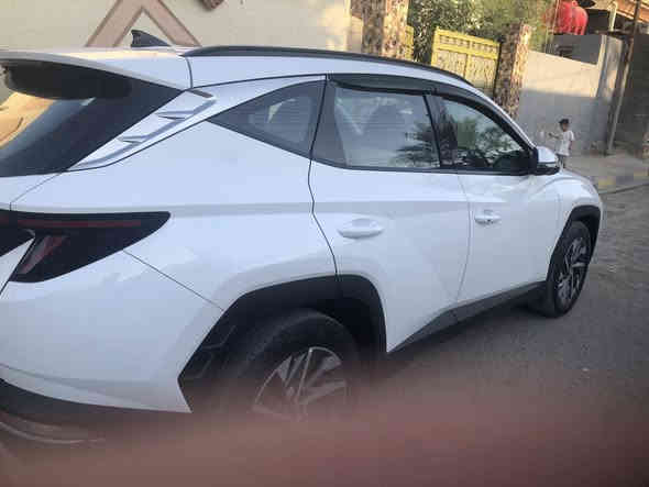 توسان موديل 2024/ رقم بغداد للبيع 
ماشي 44/ بصمة / كشن كهرباء / مكفولة/‭٠٧٧٢ ٢٠٧ ٦٩٣٠‬ / السفار هذا رقمي
