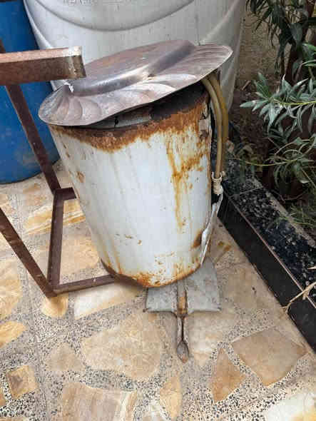 قيزر شغال كلشيء مابيه فقط مزنجر من برا
بنكة نوعية ممتازة لون مميز جديدة
ساعة للبيع انتيكة مرتبة
كرسي دوار يراد له ترتيب كلشيء مابيه 
*********** عمارة
