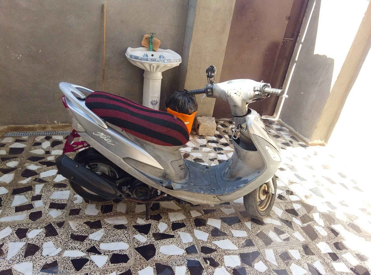 دراجة ماكس منغولي شرط رمبة محرك ما مفتوح بي برغي نكرة سلف كل كهربائيات شغالة شلعة ومعدل شرط الفحص مكاني بغداد السعر 650 بيهة مجال ***********
