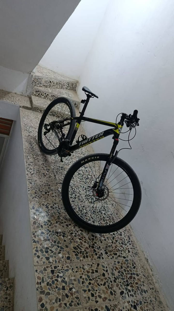 بايسكل تويتر
فريم ميديوم
نظام شيمانو بالبريك والنقل
امامي 3 خلفي 8
نظافة ممتازة واستخدام قليل
السعر 250 الف
موجود نجف
***********
