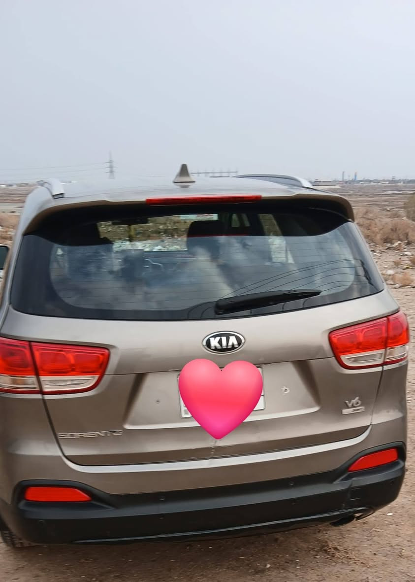 السلام عليكم كيا سورنتو للبيع مديل 16رقم ذي قارسياره مكفوله v6سلندر بيها بس قبق الجنطه مبدل السياره حيل نضيفه وبيها سونار السعر 170وبيها مجال7763491794
