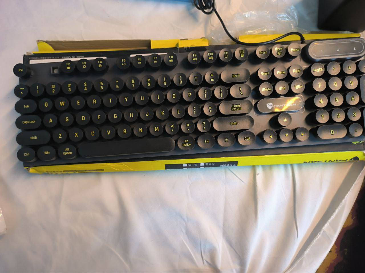 كيبوردات بهالشكل جديد غير مستخدم ب5000 القطعة


**إذا كنت صاحب هذا الإعلان وتريد حذفه لأي سبب، رجاءا أرسل رسالة إلى الدعم الفني**