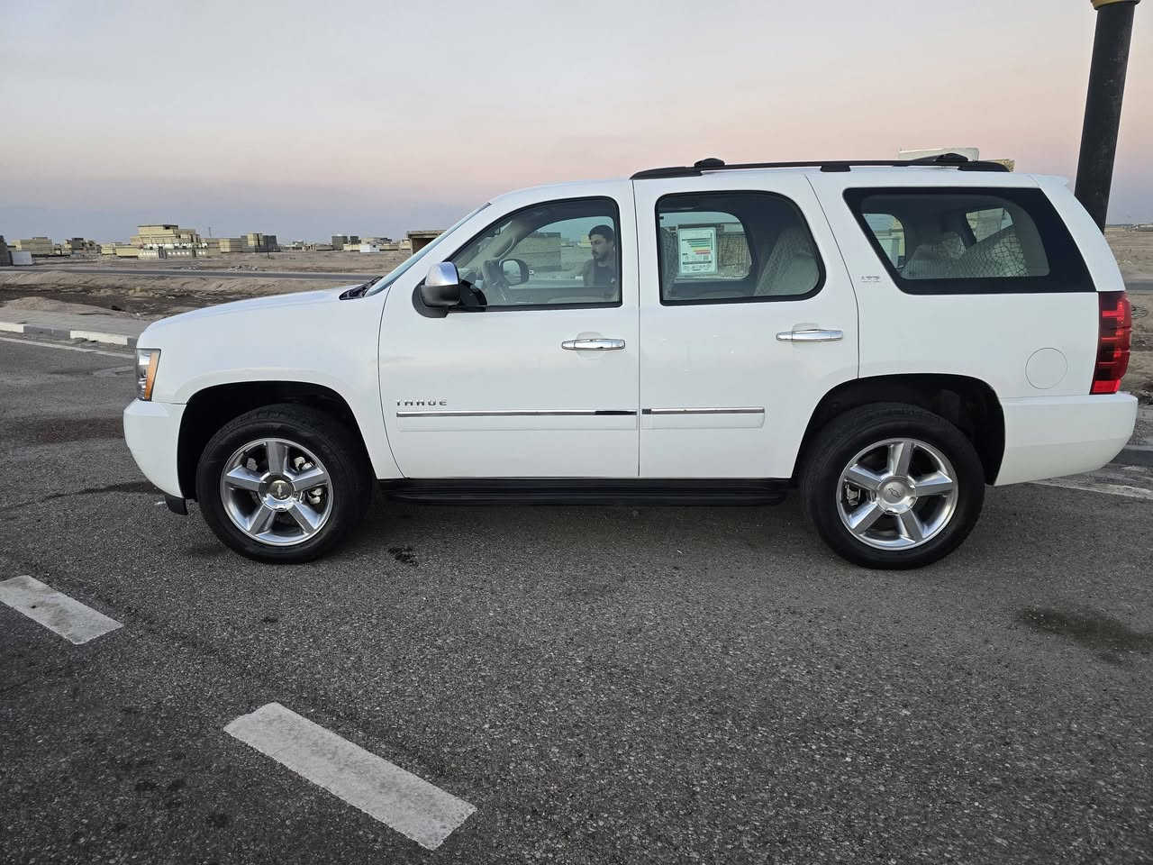 السلام عليكم
تاهو  موديل 2013 LTZ  
فول مواصفات تخم تاير كفاله عامه من صبغ وبارد وفتح 

مكان سياره بصره 
رقم  صاحب سياره ***********
