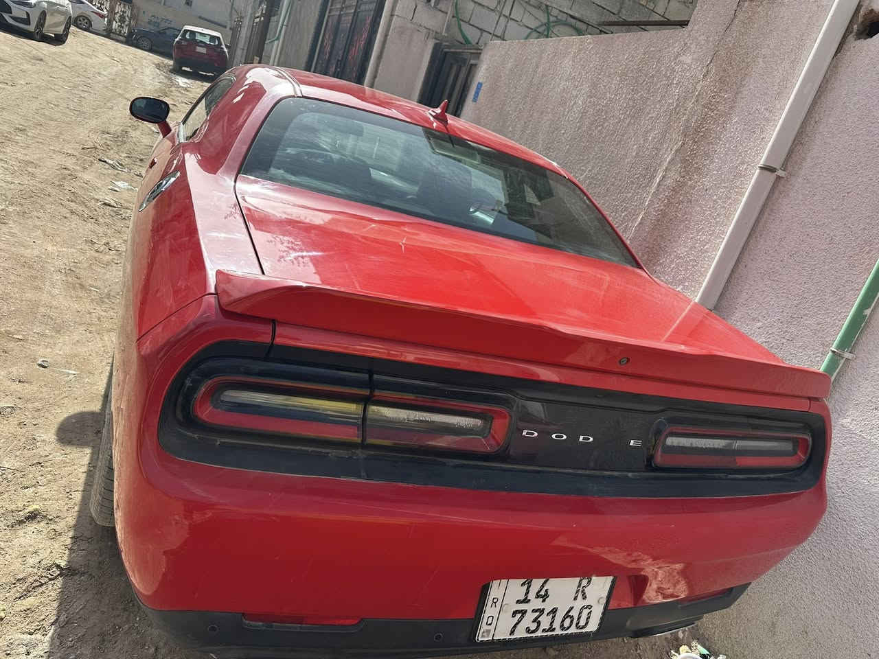 للبيع او للمراوس دوج جالنجر موديل 2015 لون احمر وارد امريكي داخله كفاله وهنا بلعراق بيها جاملق خلفي صبغ والباب بنفس الصفحه والجاملق الامامي مبدل اثر طخه بسيطه  والجاملق الخلفي الايمن بي بارد قليل مكفوله من الايرباك والشواصي واللغود سياره بلكارتون فول مواصفات عدا الفتحه ويل 18 مع تخم تاير جديد سماعات الباين ستيرن كهرباء فول تحكم ستيرن وشفتات ستيرن وتدفئه ستيرن كشنات جلد تدفئه وتبريد وكهرباء شاشه كبيره كامره خلفيه حساسات خلفيه  مودات سياقه سبورت وسوبر تراك باك السياره ستوك گلوب مامشتغل بلعينه وكله بانزين محسن ورقمها بصره باسمي هزه وسنويه جدد حداده قبل شهرين  اماميه وخلفيه كلها ريسنك بلجيس وادامه منظومة البانزين كامله سعرها150 وبيها مجال  علما السياره sxt plus ومحدثه بجم هيلكات وهذا رقمي *********** مكاني البصره
