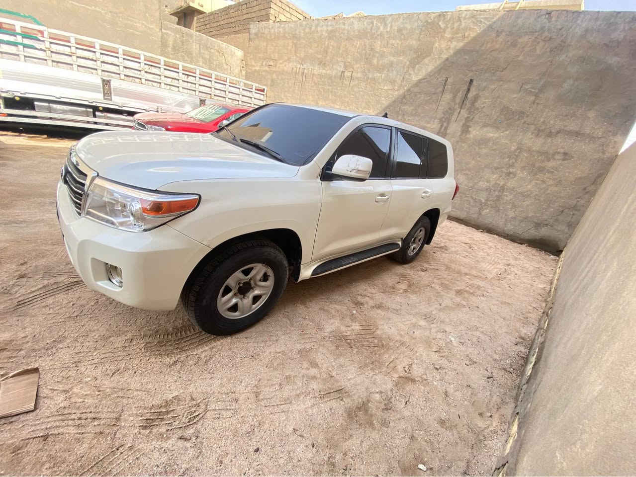 السلام وعليكم 
من رخصت الادمن المحترم 
للبيع لاندكروز جكسارة مصفح تصفيح بلاد B6 موديل 2013 السيارة جاهزة وحلوى كير مكينة تبريد حدادية تايرات خير من الله السيارة جاهزة من جميع النواحي اي ستفسار تصال على *********** هاشمية, بابل
