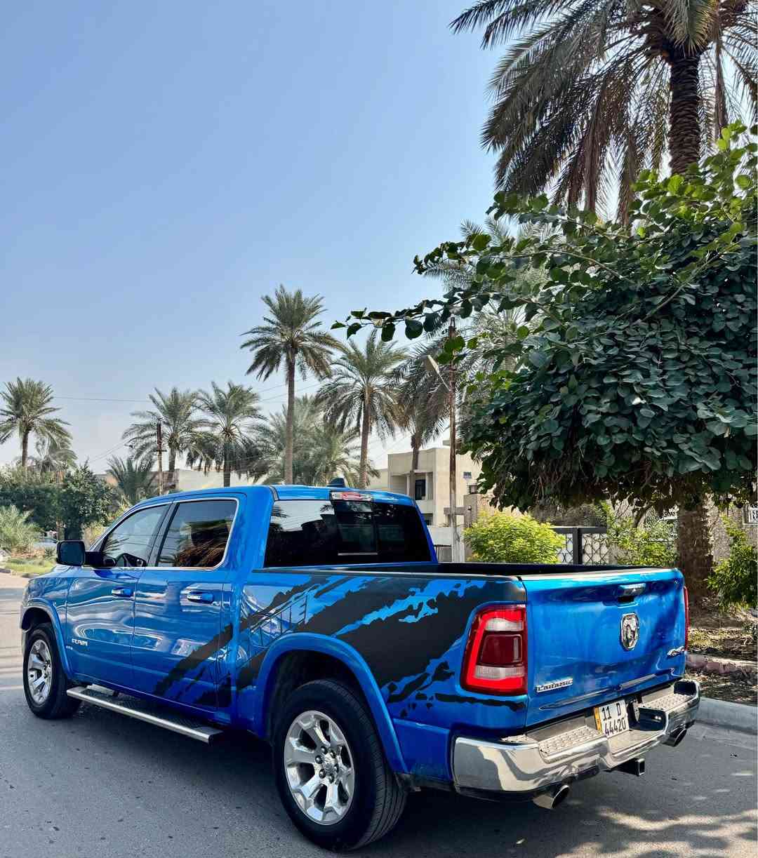 دوج رام لارامي 2021 فول مواصفات 
وارد امريكي حادث بنيد بدون ايرباك
V8 5.7

مواصفات 
فتحة سقف بانوراما 
شاشة جبيرة وكاميرا
داخل جلد وكنتار
مقاعد كهرباء وخزن ميموري
تدفئة وتبريد بالمقاعد
هاند بريك دكمة
مرايات شفط كهرباء
مودات قيادة متعددة
وبعد بيها مواصفات هواية
مكان السيارة بغداد السيدية
*********** بغداد, العراق
