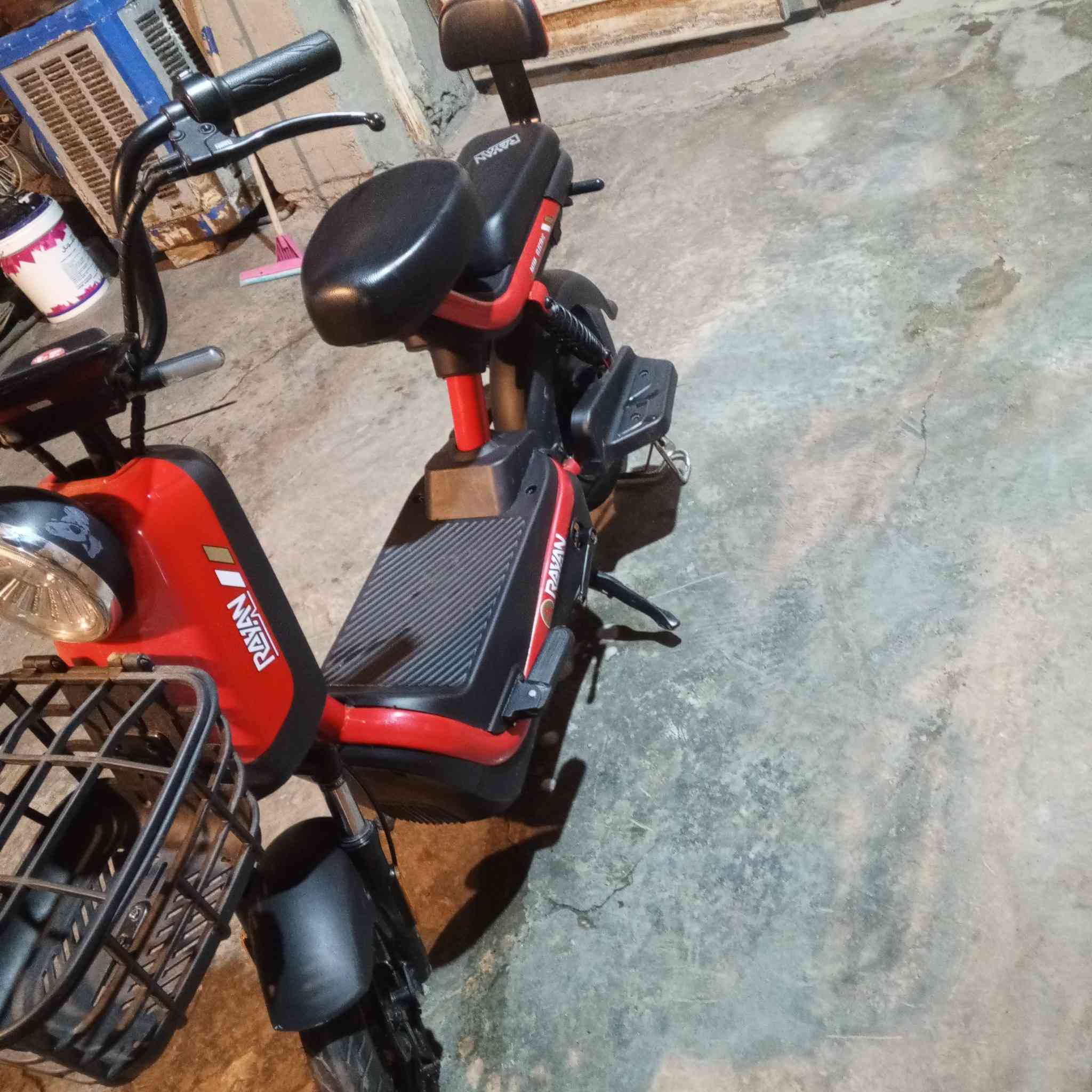 سلام عليكم دراجه شحن حجم 14 للبيع لسعر 275
***********
