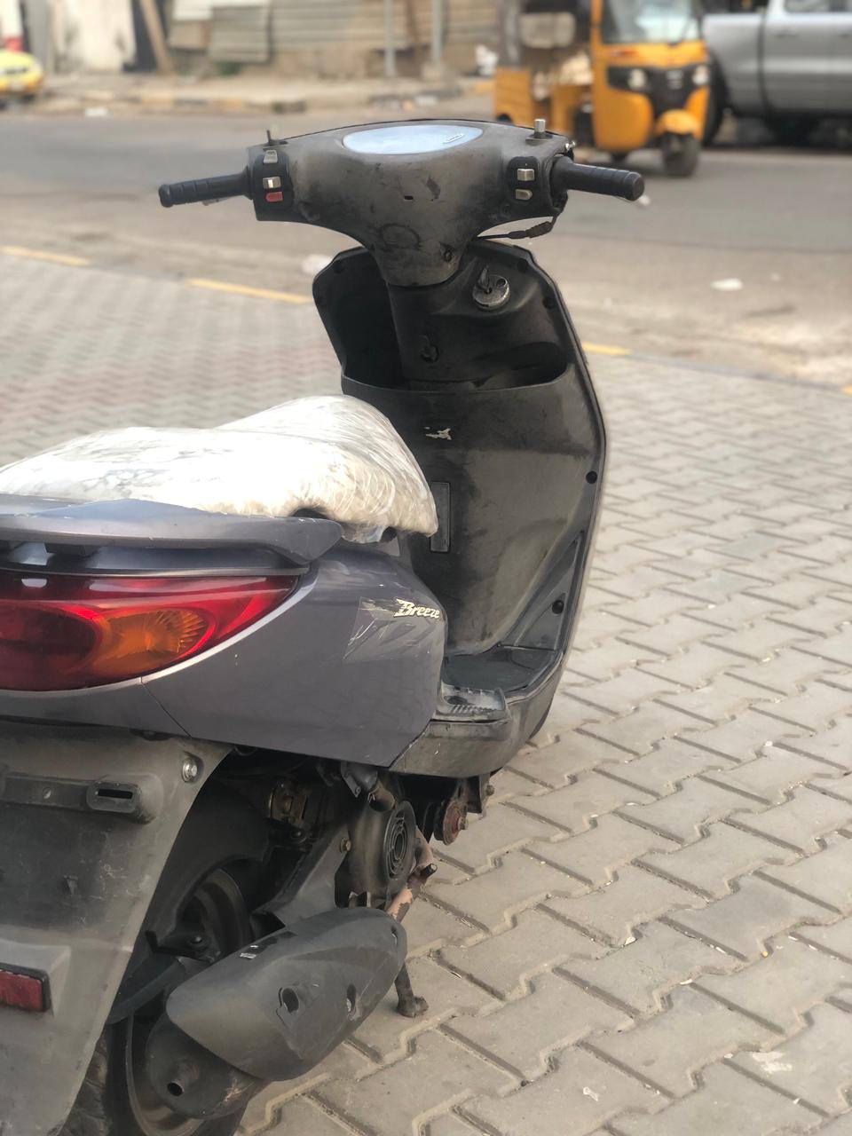 دراجه بريز للبيع دراجه مكفوله كفاله عامه دراجه نضيفه احلى من صور محرك مكفول برغي ممفتوح اوراق منفيس كمرك كله موجود دراجه مال رمبه السعر 800 وبيها مجال بسيط تواصل ع رقم ***********
