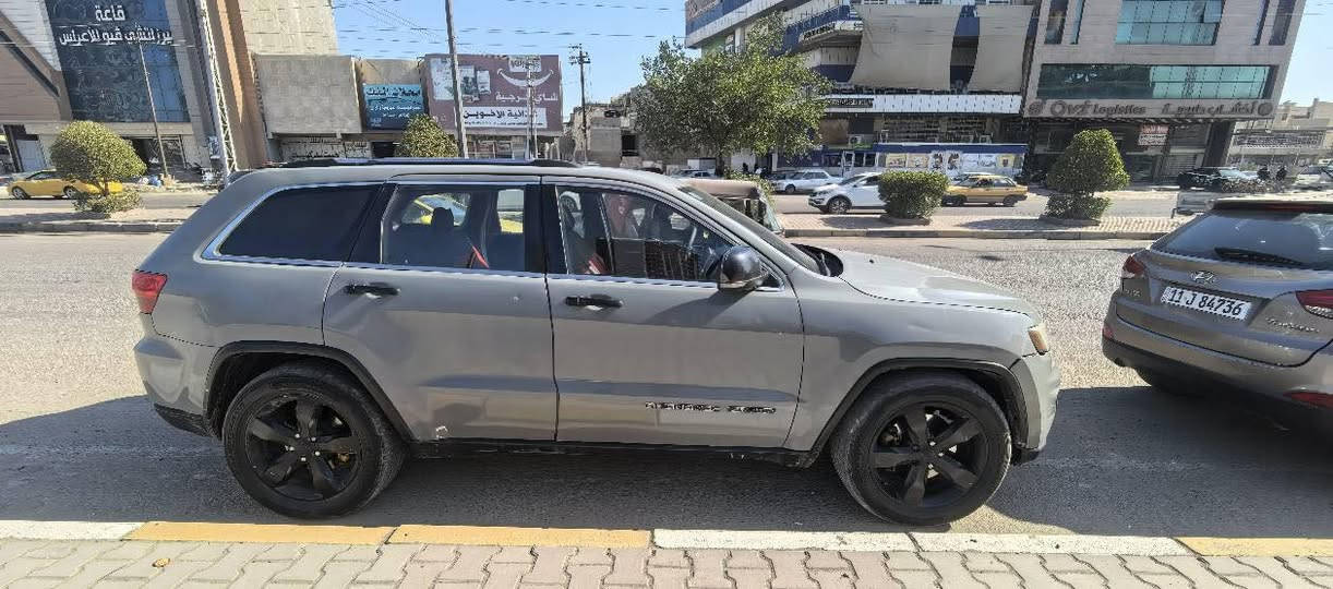 سعرها 140 ورقه وبي مجال للمراوس او البيع 

جيب موديل 2012 محرك هيمي V5.7 
8سلندر ماشيه تقريبا 220 الف كيلو مصبوغه عام تغير لون حادثها بجم مرفق بالصور وحادث خلفي صندوق وجاملغات خلفيه *********** يفضل مراوس بجارجر او جالنجر موديل 15 وفوك صبغ عام او حزام عادي
