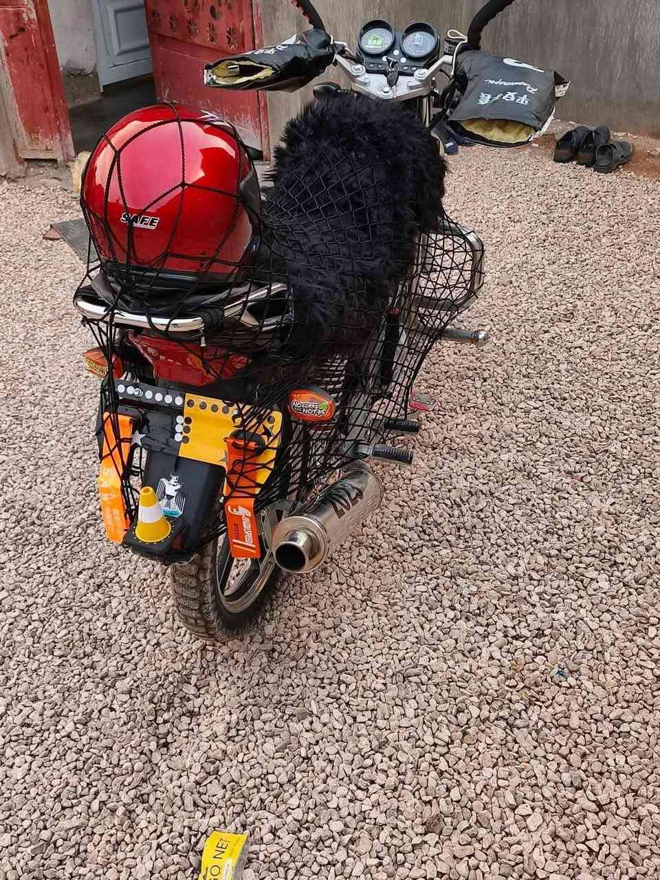 بسم الله الرحمن الرحيم
متاح هيوشه موديل 2023
مكفول كفاله عامه
مثل ماواضح بصوره
الون اسود
السعر 900 وبي مجال
تواصل ***********
