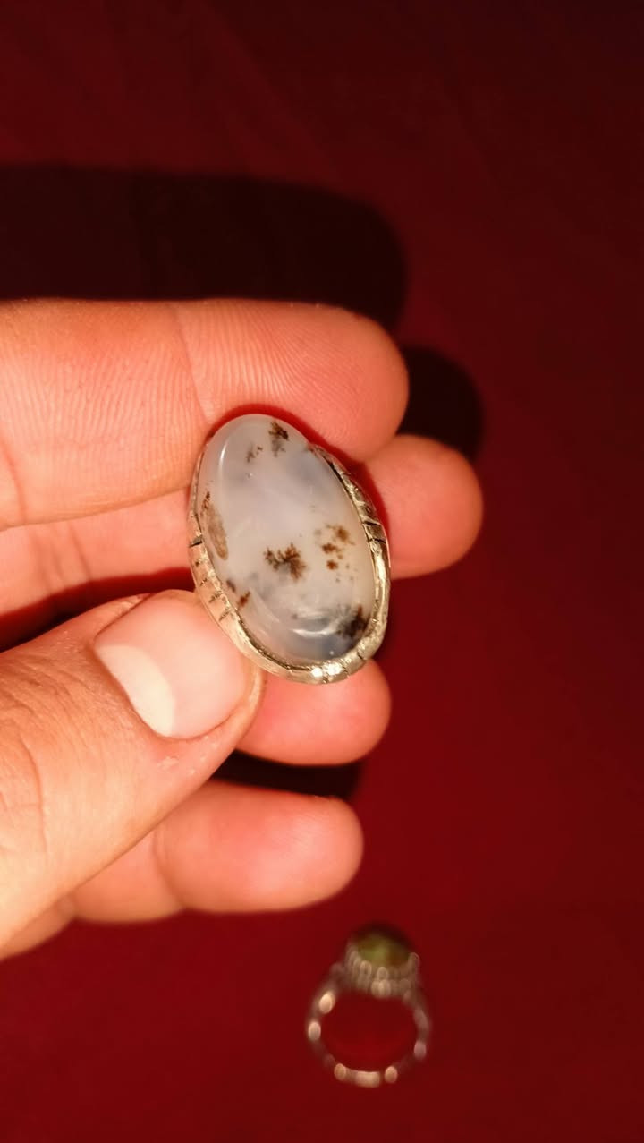 عقيق شجري طبيعي صياغه فضه ثقيله بسعر نهائي 50 الف مع توصيل


**إذا كنت صاحب هذا الإعلان وتريد حذفه لأي سبب، رجاءا أرسل رسالة إلى الدعم الفني**