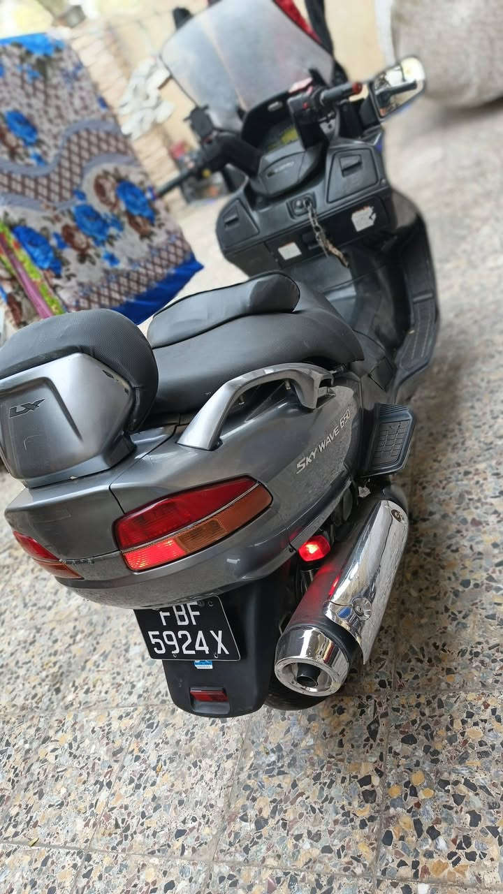 سلام عليكم سكاي ويف حجم مكينه 650دراجه مكفوله كير مكينه بلادي دراجه ناعمه وصافيه مابيها اي نقص حساسات شغاله كلوب جنطه مرايات شفط جامه كهربائيه ستان كهربائي نظام ABS  مانع انزلاق سعر مليون و750  شراي يتصل ***********متواجد واتساب عنوان بغداد
