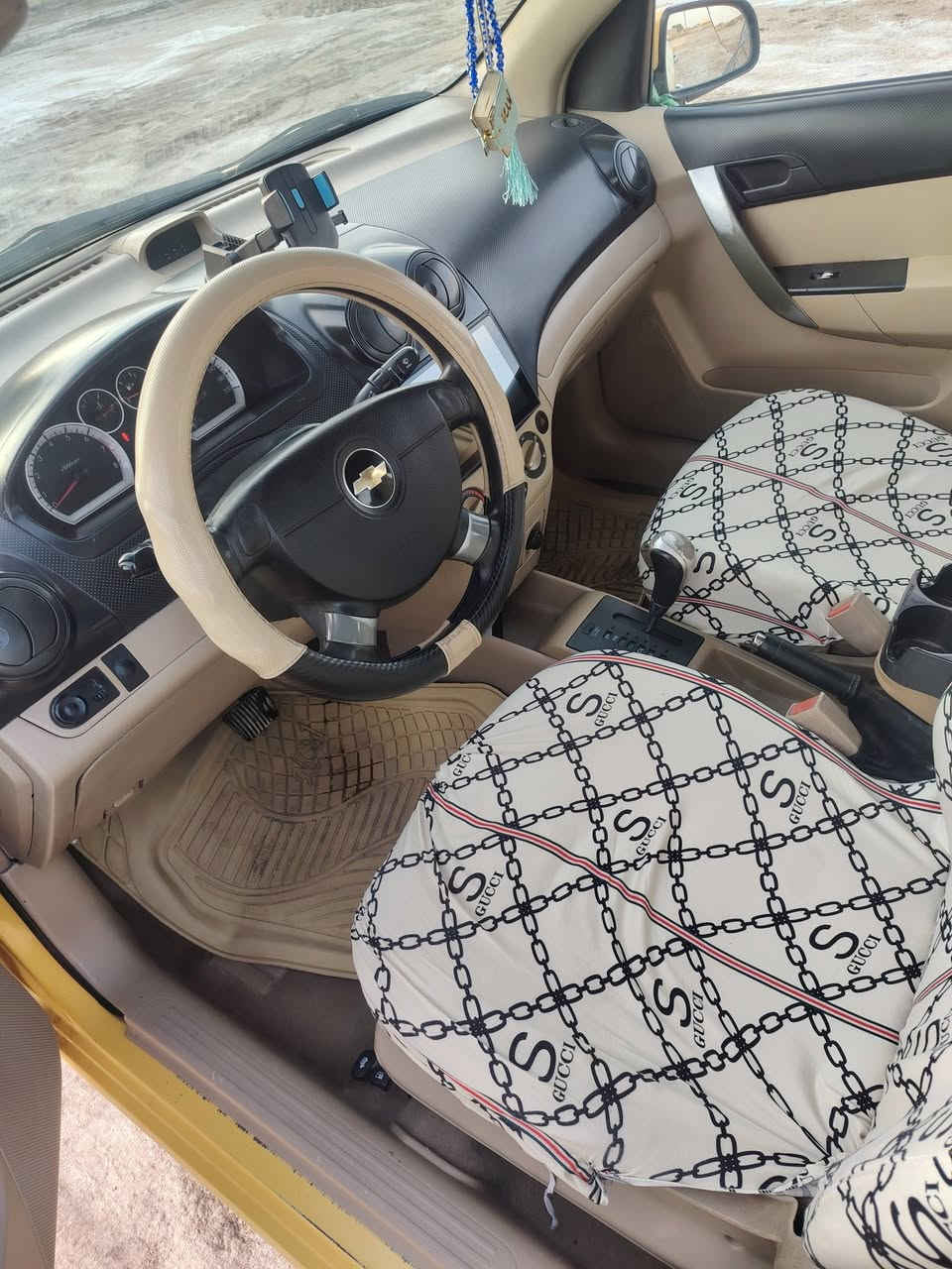 افيو للبيع ٢٠١١ مصفره هيئه سنويه ماصاقطه سعره 55 بيه مجال مكانه الرميثه ***********
