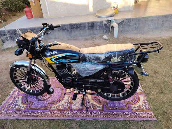 سلام عليكم دراجه للبيع موديل 2025 جديده ما طالعه دراجه سعره 950 بيه الدراجه ضاغطه وزنجر مكاني بغداد مدينه الصدر *********** وتساب موجود همين
