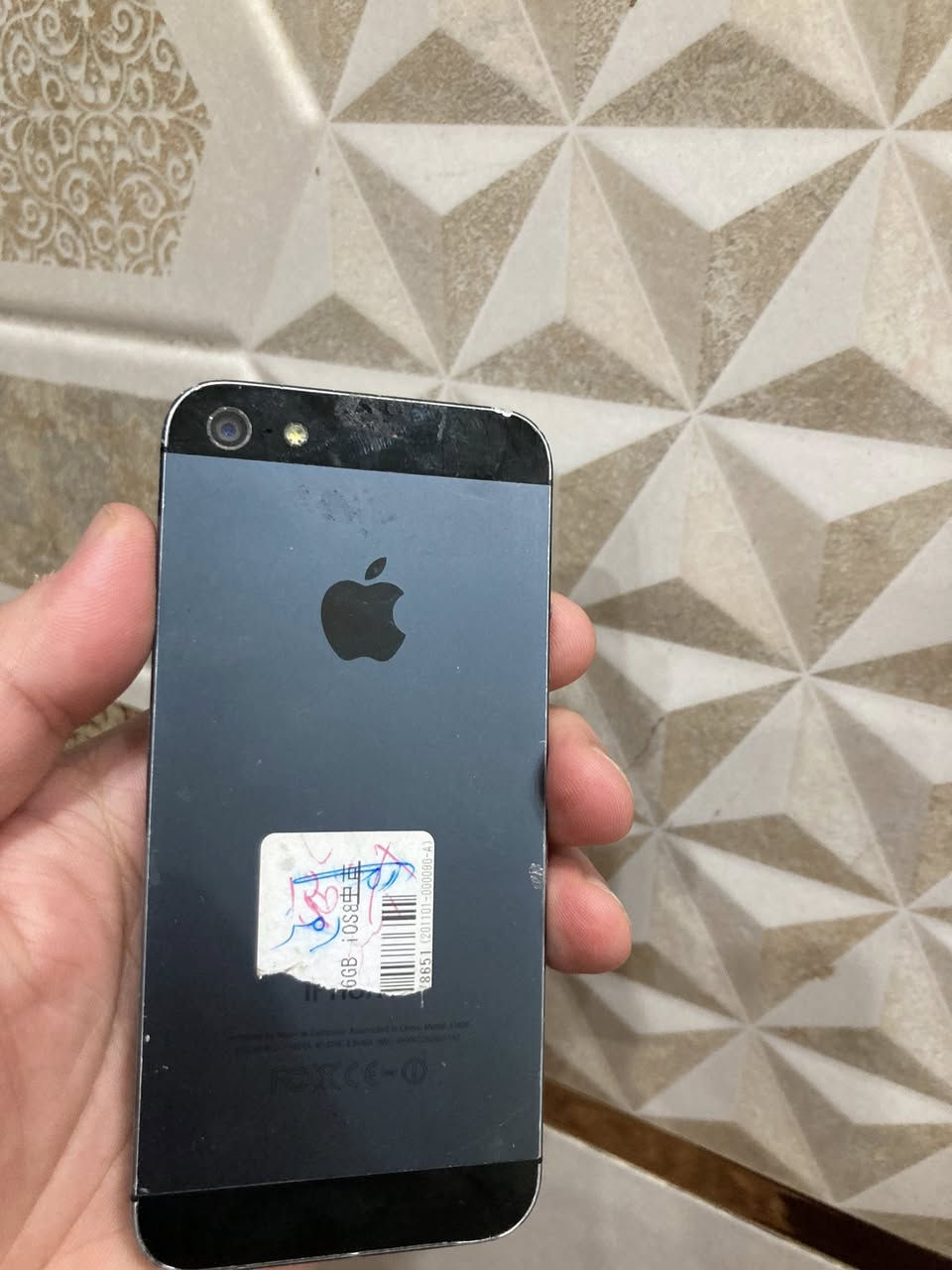 ايفون 5.5s ياباني شغال فقط واي فاي سيم كارت مقفول شبكه 
شاشه مفطره او مشاكل بسيطه 
iPhone 5ب 15 الف
iPhone 5s ب 20 
توجد قطع غيار للاجهزه شاشه بطاريه بورد 
للحجز خاص او واتساب ***********
توجد اجهزه فحم  طافيه 5و 5s جمله فقط مابيع مفرد القطعه ب 7 الاف

