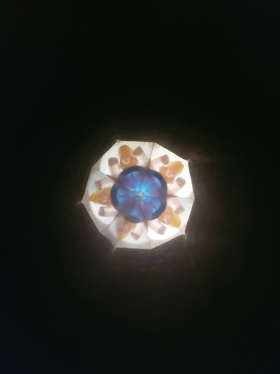 قطعة بهذا الشكل صناعة انكلترا 
تظهر اشكال لانهائية تتغير مع الحركة


**إذا كنت صاحب هذا الإعلان وتريد حذفه لأي سبب، رجاءا أرسل رسالة إلى الدعم الفني**