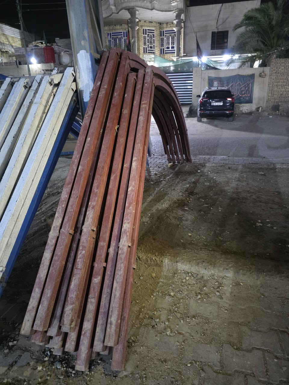 سلام عليكم جادر شبح البيع ابو 11طراحيه ٩اقواس وبيه نقص طرحيات جم وحده العنوان ميسان الهاتف ***********
معه قطعه اقماش واحد ابو الخمسه نضافه القماش 70بل ميه
 السعر 900وبيه مجال الطيبين وبل خدمه
