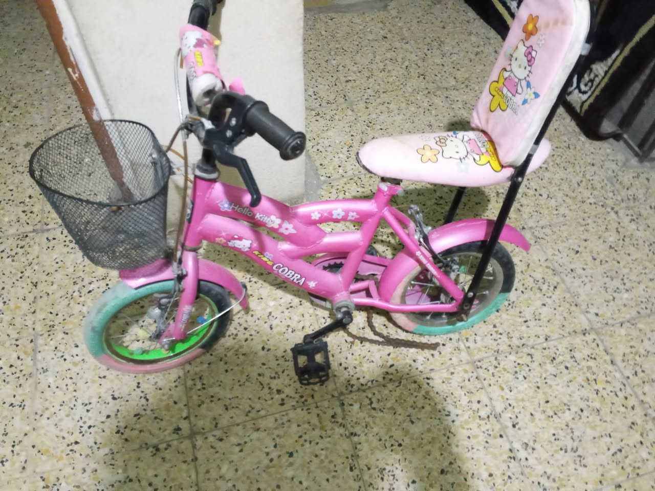 سلام عليكم العاب اطفال للبيع +بايسكلات للبيع متروكات يرادلهن تصليح واحد حجم ١٦ والثاني ١٢ والثالث مابي تأيرات حجم ١٢ مكاني بغداد شهداء البياع السعر قيم وأخذ الاتصال على *********** متواجد واتساب ومازنجر
