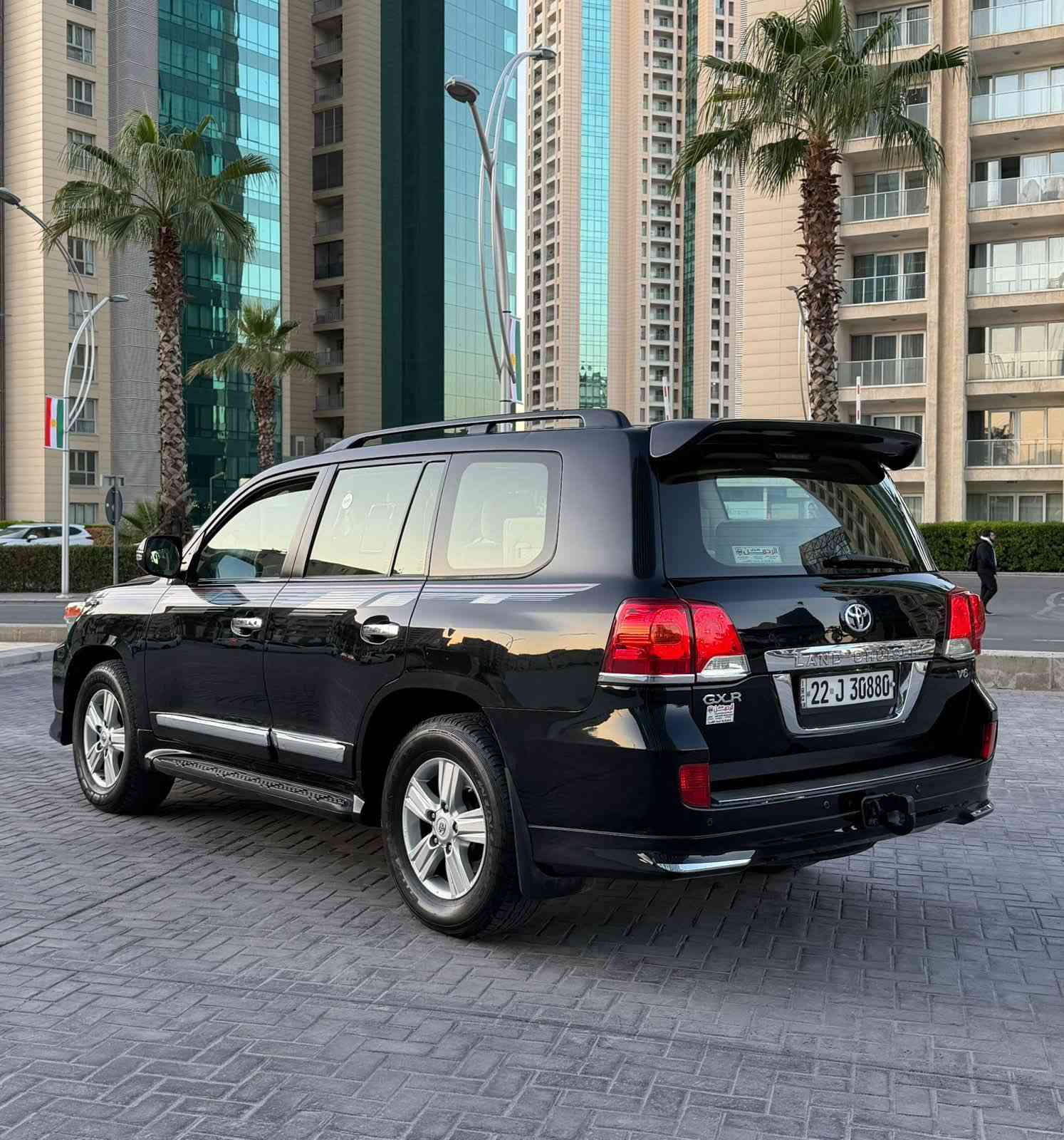 السلام عليكم
لاندكروز GX-R 
ساز 
موديل :2014  
ماشية : 170000 KM
المواصفات 
فتحة 
بصمه 
تشغيل عن بعد 
كشنات كهرباء 
داخل بيجي 
تحكم ستيرن 
صاجات 
 3 قطع تبريد 
 7 راكب 
حساسات 
لايت زنون 
بلوجكتور 
زراك لايت 
لد امامي 
هوك سحب 
فور ويل 4x4
مكينة 6 سلندر 
 4000
مري شفط كهرباء 
اشاير بالمري 
دوسات 
ويل كب كروم 
نيكلات 
(رقم  اربيل الجديد بأسمي وكالة او تحويل )
ملاحظة: السياره مكفوله عدا ربع جاملغ فقط صبغ امامي  . 
السيارة جاهزة من كلشي بدون اي نقص . 
السعر : 335 وبيها مجال بسيط 
العنوان : بغداد الكاظمية قرب مرور الكاظمية معارض جكوك معرض آلرحمن .
للاستفسار 
***********
 ***********
