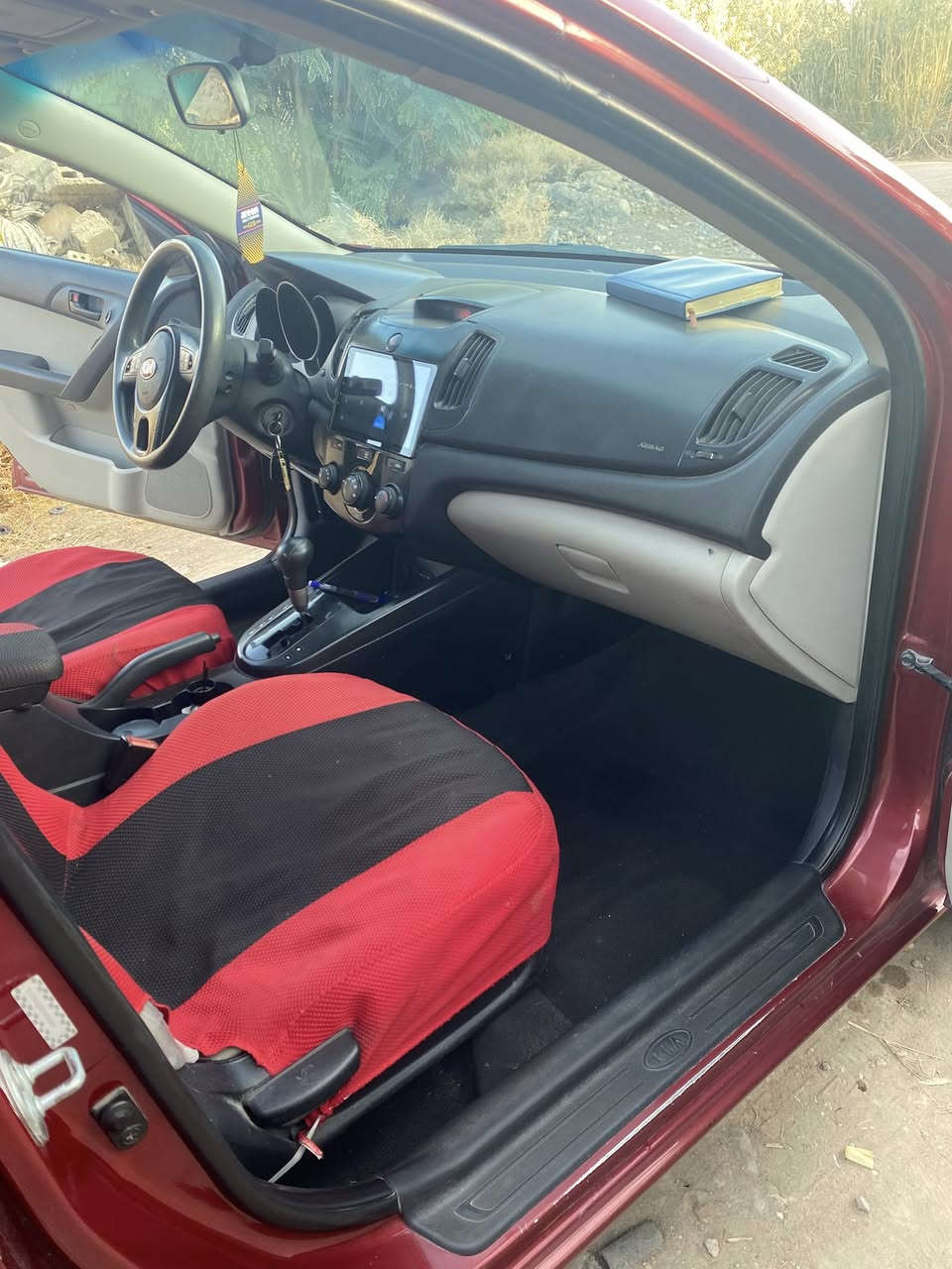 السلام عليكم فورتي 2010 للبيع سياره حلوه وجازه من كل النواحي نظيفه بكشل عله ايدي تخم تاير تبريد ثلج سياره حادثه بنيد وخشوم الجاملغات بدون تبديل ليبل واحد وبيه باردات داير مدايد عندي خط طالبات بيه فقط لا اشتغل ولا غيره سياره كلش حلوه وحله من الصور السياره بسمي ماشيه 173 الف حقيقي السياره للبيع ((((((( قسططططط ))))) فقط فقط الاستفسار اكثر اتصل عله الرقم ‭0772 896 7344‬
