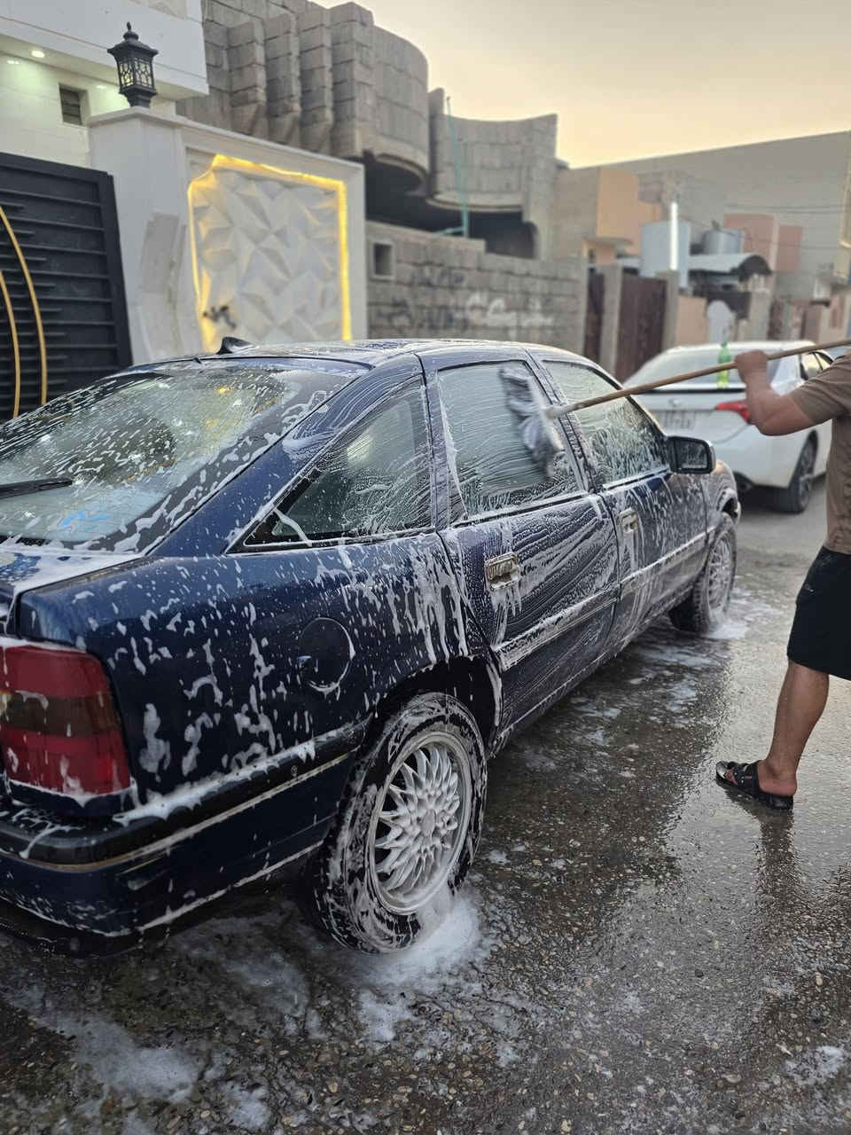 كترا اوبل للبيع حجم 20  لون نيلي موديل 1992سيارة نظيفة وحسب الصورة جام كهرباء سنوية تنتهي 2027 رقم دولي نينوى  مكانها موصل حي السماح السيارة اني صاحبها الشرعي للتواصل على الرقم *********** السعر 40 وبيها مجال بس بيها بعض الملاحظات تقحيل خفيف
