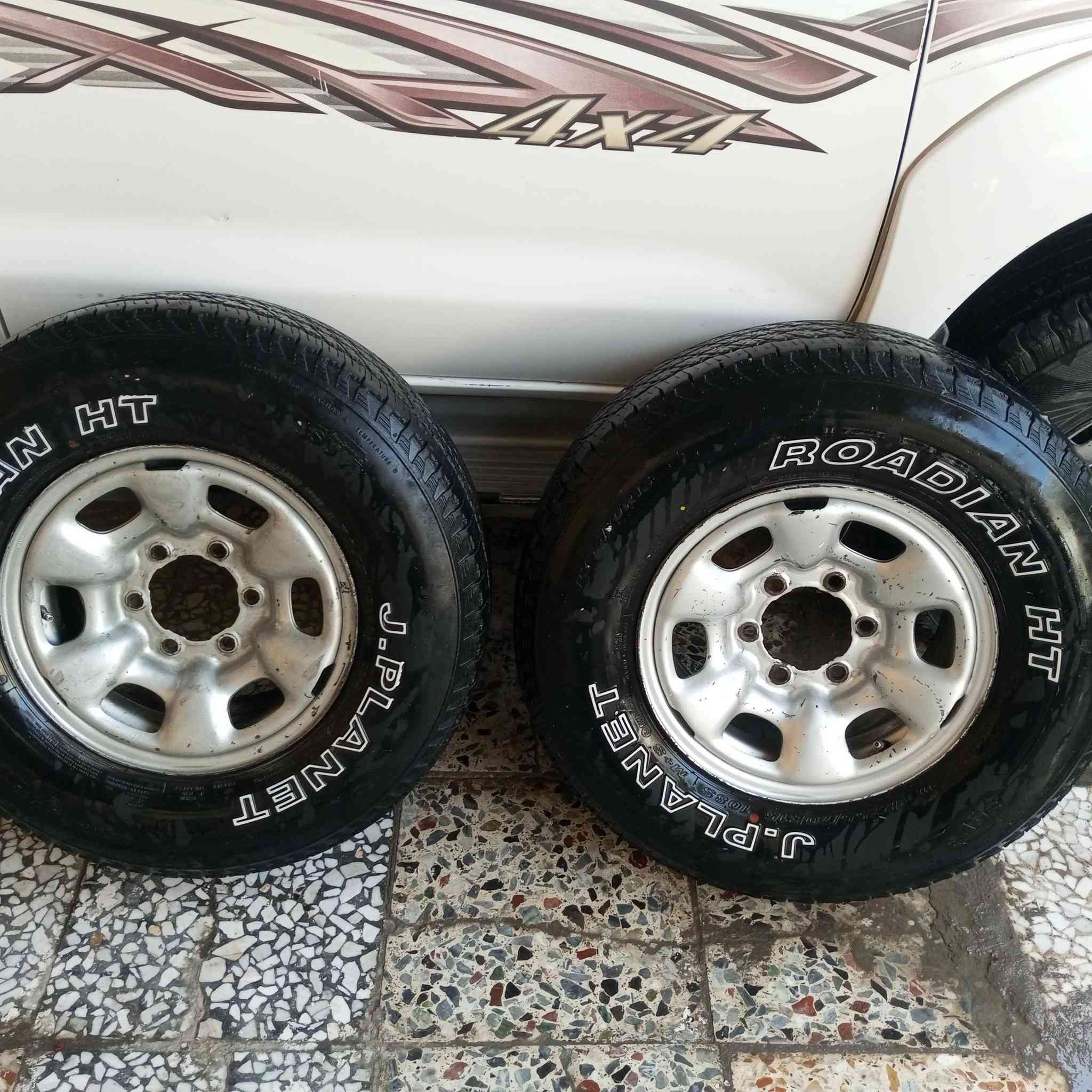 زوج تايرات هوة وويالة فورويل حجم 15للبيع  العنوان نجف رقم الهاتف ***********
