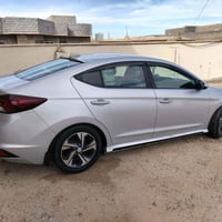 للبيع او مراوس على كورلا من 2016 الى  2024 النترا 2020 سلفر رقمها بغدا...