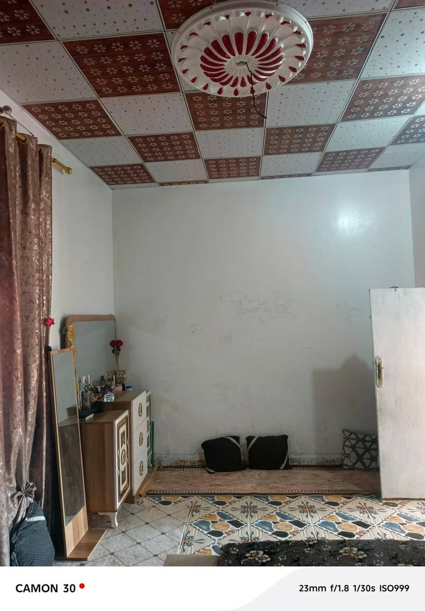 سلام عليكم بيت للبيع حي ملايين قرب محلات حسين ال جبر مساحة (420م ) مساحة البناء (٢٠٠م) بناء طابوك اعكاده (غرفتين - صاله - مطبخ - استقبال- وصحيات ) 
للاستفسار مراجعة مكتب عقارات الفنار مجاور مستشفى الخضر العام (***********)
