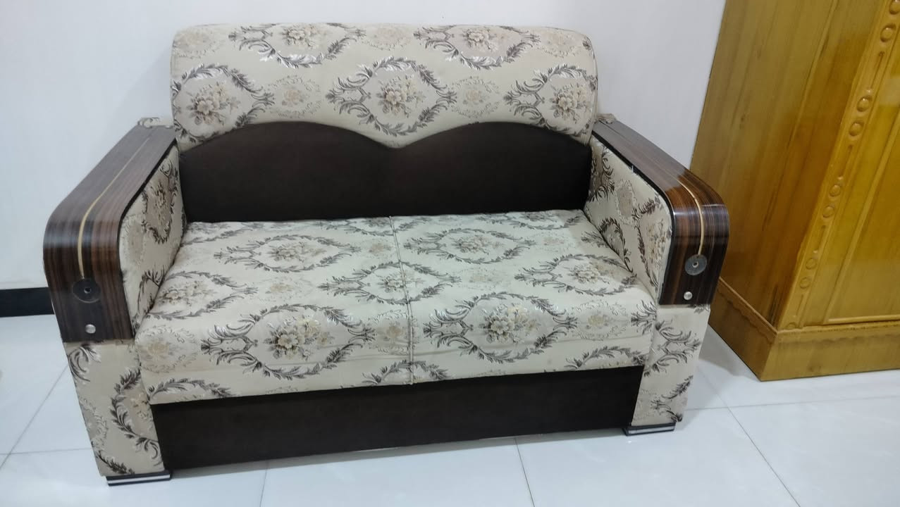 السلام عليكم
قنفات للبيع 5 قطع 2 قنفات كبار وحده وسط و2 كراسي السعر 350


**إذا كنت صاحب هذا الإعلان وتريد حذفه لأي سبب، رجاءا أرسل رسالة إلى الدعم الفني**