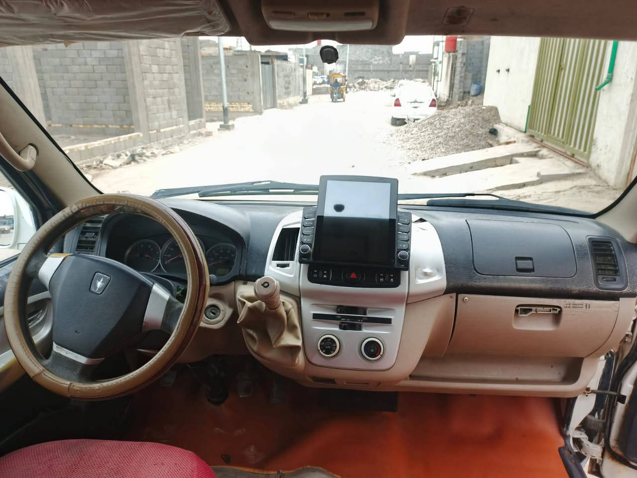 سياره اج وان 2014سياره موصليه سياره جاهزه من كلشي كير حداديه محرك جديد كهربائيات كلها شغاله تخم تاير والبدي نضيف بس بيه طخات خفيفه مكاني البصره البهادريه السعر42الرقم ***********
