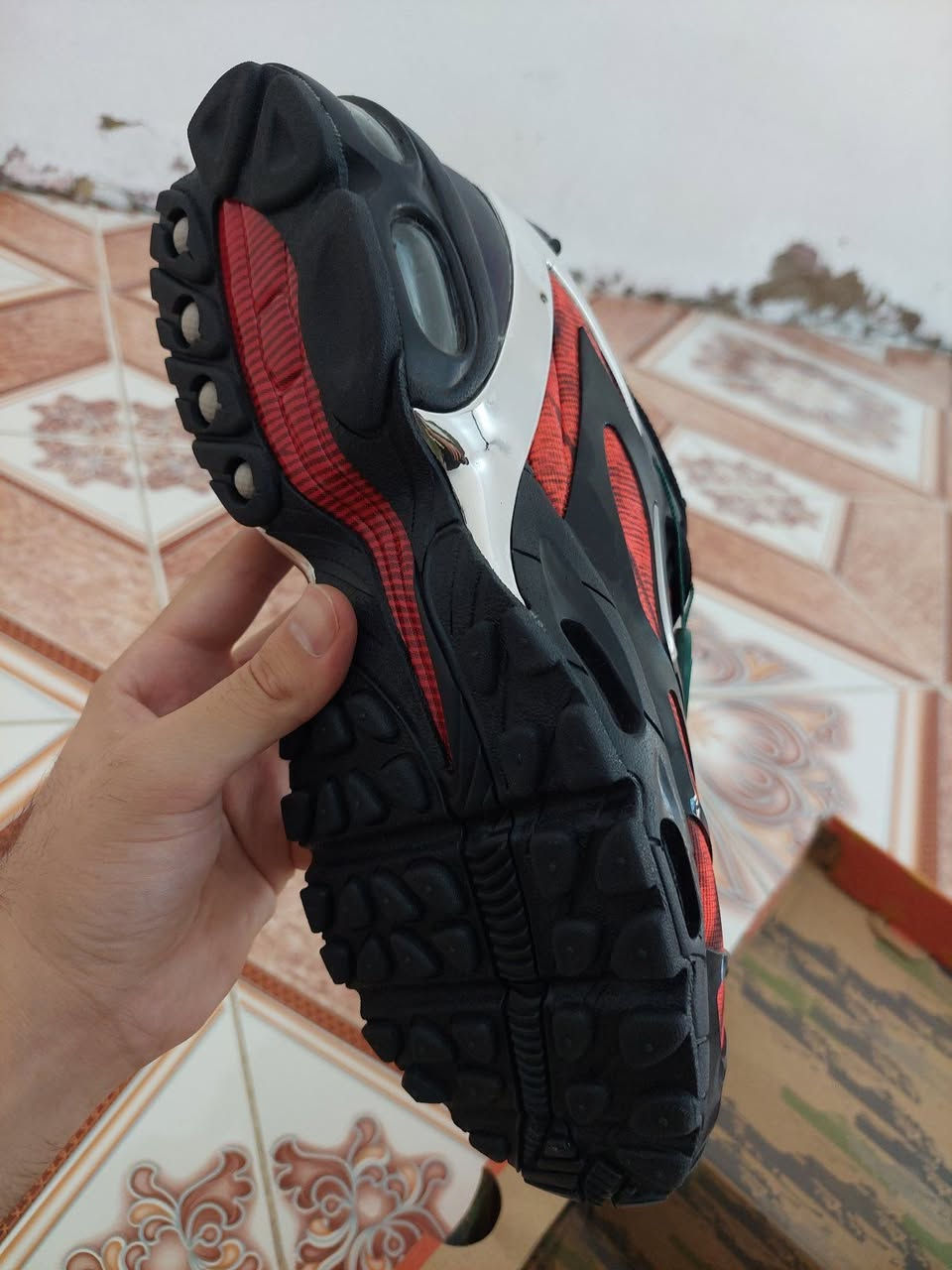 Nike Air Max Tailwind 5
القطعه مفووله قياس 43 السعر  مذكور هو والتفاصيل بلفيدو   توصيل  جميع  المحافضات6الف  موجود وهاي رقمي***********

