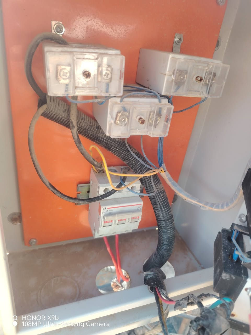 سلام عليكم مولد دويز للبيع  بلادي 
مكان ديالى بلدروز 
شراي يتصل ***********
السعر 3 مليون ونص وبي مجال
