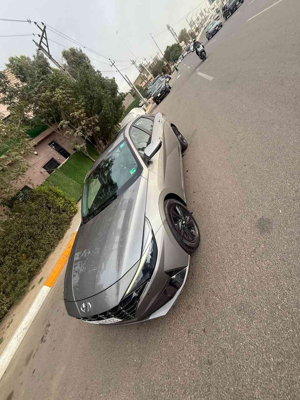 انترا وارد امريكي
موديل 2023. 
السيارة لمتد 
حادثها بسيط مثل ما موضح بالصور
السياره بانزين فقط 
السياره ماشيه 39 ميل
سياره حاليا موجوده فد بغداد  .
مواصفات السياره فول 
تشغيل عن بعد بانوراما
 دواخل جلد ابيض
السعر 16000$
رقم الهاتف :***********
