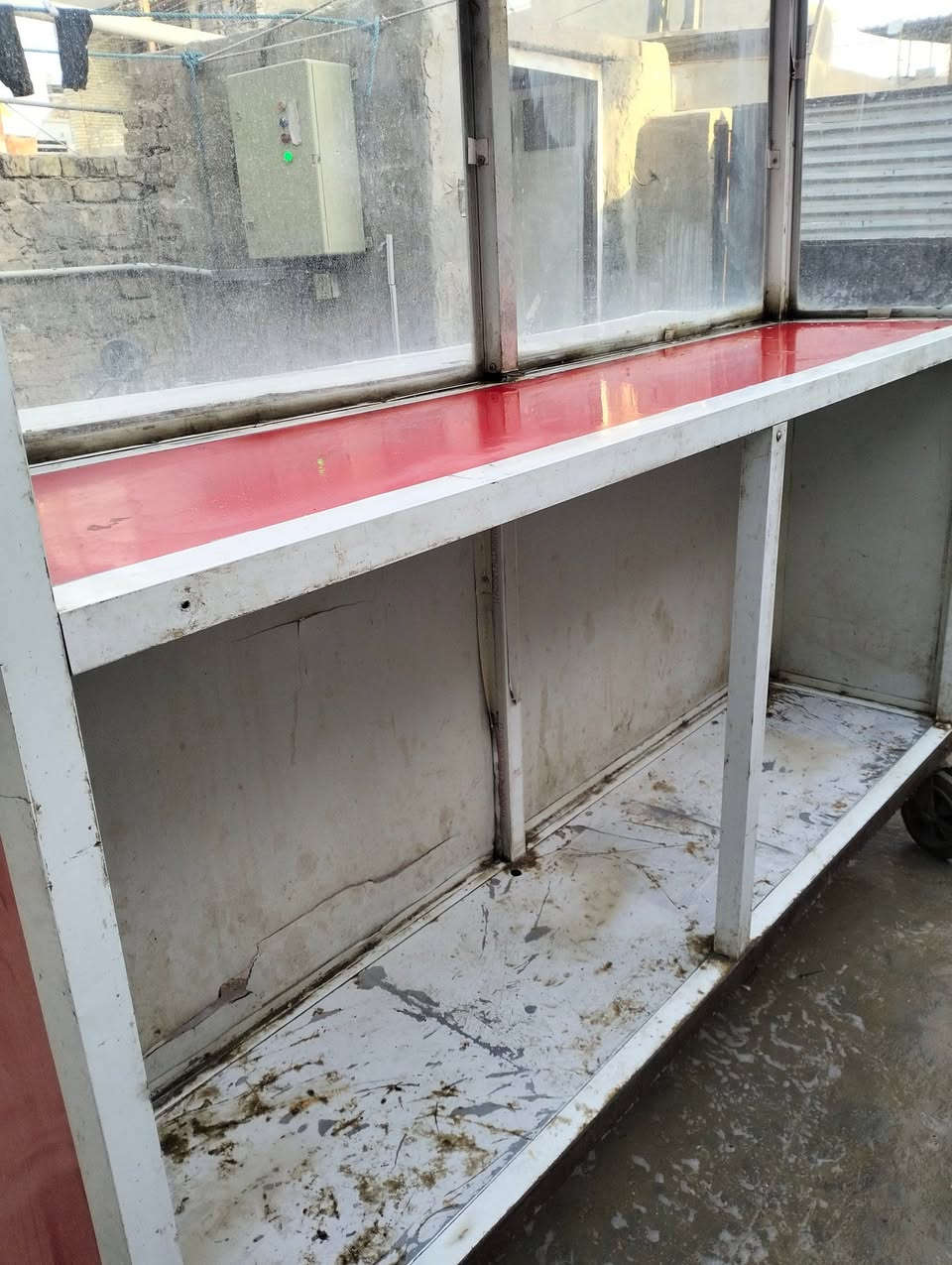 السلام عليكم 
ميز جامخانه المنيوم العرض مترين 
 بعجلات لسهوله الحركه 
الارتفاع مع العجلات من الارض 190 سم واذا تفصل قاعده الحديديه يصبح 170 
توجد فيه مسطره في الاعلى رحله تعليق اللحم لمن يعمل في المشويات
السعر 225 بمجال مكاني بغداد ابو غريب 
*********** موجود واتساب
