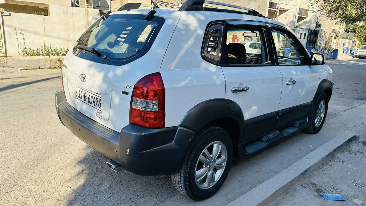 السلام عليكم
توسان 2009 رقم بغداد الجديد مكفولة من الصبغ والتبديل بيها بارد بسيط بالجاملغ الامامي  ماشية 110  حقيقي كير ومحرك ما مفتوح محرك 2000 دوش 
جاهزة السيارة من كلشي مكانها بغداد الدورة السعر 125 وبيها مجال للاتصال ***********
