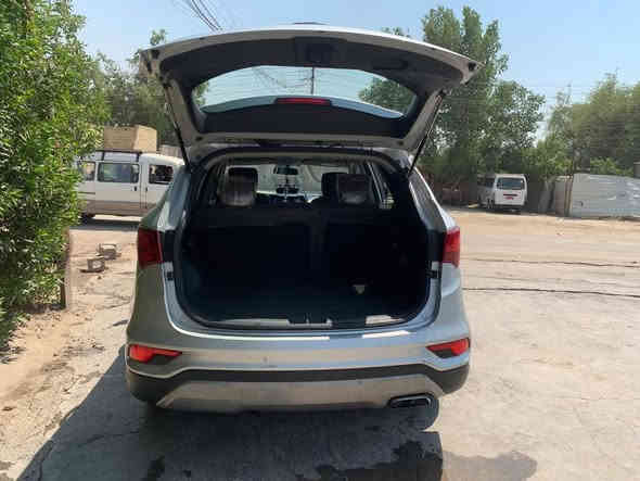 السلام عليكم. سنتافيا للبيع موديل 2017 امريكي رقم بغداد باسمي تحويل ثاني يوم 
المواصفات 
تحكم ستيرن جهتين
كروس سرعه
مود درايف
نضام ايكو -- سبورت-- نورمال
نضام صعود جبال
دشبول صاج لونين
كشنات مخمل 
شاشه كبيره 
بلوتوث واي فاي 
نضام طواره وانذار
كامره دواره 
شاشه اعطال وسطيه
نضام قياس ضغط الايطار 
يدات نيكل
لد امامي
ماشيه 100 
تبريد ثلج
تبريد قطعتين 
مكينه 2400 جي دي اي 
حادثها موضح بالصوره فقط دعاميه 
مكينه وكير ما مفتوح بيهن برغي ابدا على وضع الشركه 
لا تنقيص ولا نضوح ولا بخار  أبدل دهن ايرول هولندي
صدر امامي وخلفي ودبلات كله جديد جدا 
تخم تاير جديد وباتري جديد
السياره  ما ناقصه برغي ابدا وبلعافيه عل يأخذه السياره مال بيت فقط 
السعر المطلوب 140 ورقه وبيه مجال قليل
الاتصال ***********
