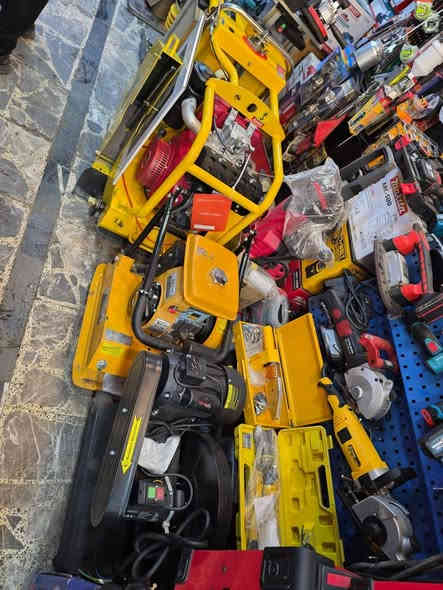 توفر جديد🔥🔥
تخفيضات نهايه السنه🔥🔥🔥🔥🔥
مصاعد ونجات سيفتيات دريلات كوسرات قاطعات كونكريت حادلات قفازات كمبريسرات كسارات حاشوشه ثيل قاطع كونكريت جدار
موقعنا بغداد شارع الرشيد المربعه قرب جامع سيد سلطان علي
يوجد خدمه توصيل لجميع المحافظات
***********
***********
