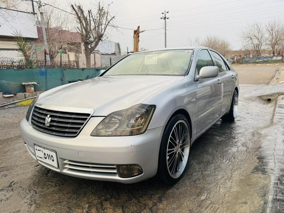 سڵاو لە هەموو لایەک فرۆشتنی خێرا شایینە بڕاوە گێڕو مەکینەی گەورە بێ دوکەڵ سەیارەکە کامل مەسروف کراوە جام دواو پێشی هەڵگیراوە برێک بەستراوە بێ تەقە و رەقەیە چوار تایە و ویل لۆک سپۆرت گەر موشتەریت تێل بکە... 
شوێن / چەمچماڵ
ژ.م/ ***********
