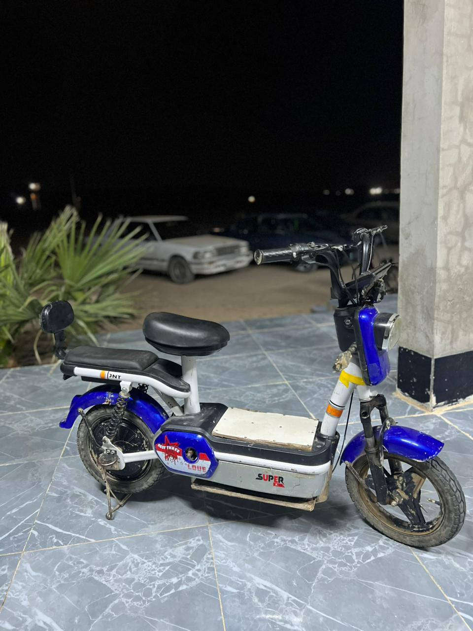 السلام عليكم
موطور شحن عايزو كرت  للبيع السعر(175) او امراوس ابموطور بانزين رقمي ***********
‏‪
