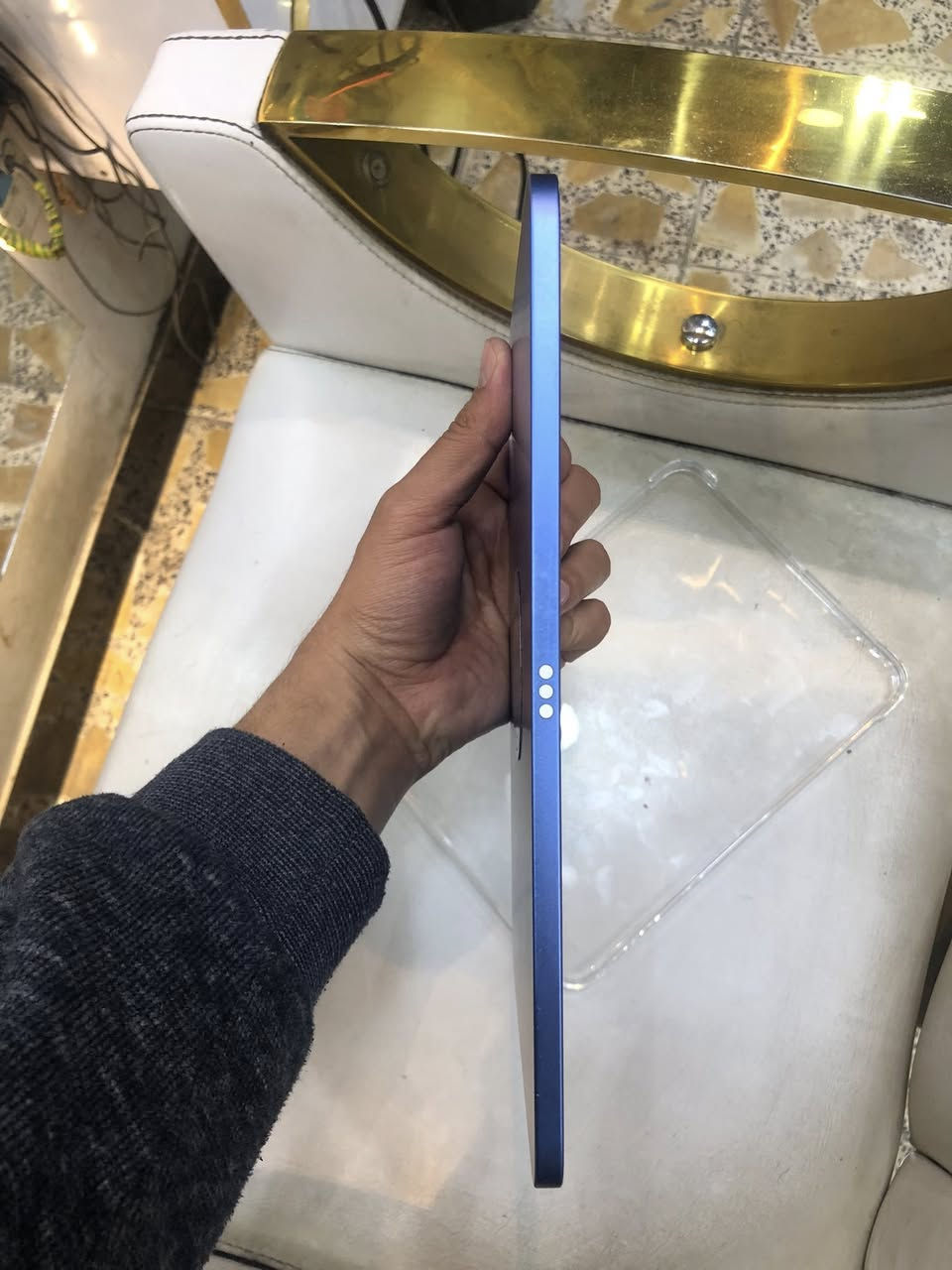 السلام عليكم آيباد 10
للبيع الذاكرة 64
الجهاز نضيف كلش فوك ماتتصورون 
ملحقات فقط كارتونه 
مكاني بغداد جديدة 
رقمي ***********
