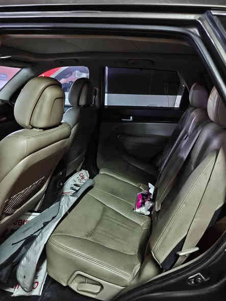 تحيه طيبه السلام
سورنتو 2014 
وارد امريكي 
6 سلندر 7 راكب 
3300 محرك 
حادثها فقط مازدة لايت وشويه من الدعاميه 
تحكمات استيرن جهتين 
بصمات عدد 3
اناره بيضاء ترحب عند البصمه 
اناره ترحيب كلمة سورنتو
شاشه اصليه 
شاشة عطلات ديجتال بلدشبول 
كشنات جلد 
كشنات تدفئه تبريد 
اناره حمراء الاربع بوب
بانورما 
حساس خفض صوت فان التبريد عند الاتصال بلموبايل
مري شفط 
اشاير بلمري
زنون ابيض بلوجكتر ولايت 
تعقب مسار 
حساس اطارات 
بلوتوث
محرك كير غير مفتوح
سماعات انفنتي
8 ايرباك
8 سماعات +تويترات صغار في الخلف
سستم نيكل ستيل اصلي سورنتو
كراسي كهرباء عدد 2
مانع تزحلق
وبعد هواي مواصفات 
السياره فول EX
ماشيه 125 ميل حقيقي 
عل ايدي 
رقم بغداد باسمي سنوي لغايه شهر 11
2026 
السعر 175ورقه بيها مجال 
أي استفسار 
*********** 
مكان بغداد كرخ
