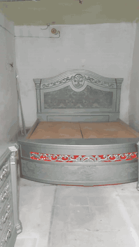 غرفة نوم 6 باب ملكيه كويتيه إيطاليه مستخدمه 

شرط النظافه والمتانه وشرط كويتي إيطالي مو 

تركي ولا ماليزي غرفه تكمه وعمليه ونظام شد كلبس 

مو مثل الجاهز يجي جوي تتكون من 5 قطع 

كنتور 6باب 3 متر 

ميز مرايه ب 10  مجرات بعرض مترين 

كومديات عدد 2 كبار الكومدي 3 مجرات 

سرير نفرين بعرض مترين في مترين ابو التاج 

الغرفة كلش حلوه ومرتبه وسعرها مليون و350 ألف 

كامله يدات وقفاله عنوان داخل المنشور 

***********
