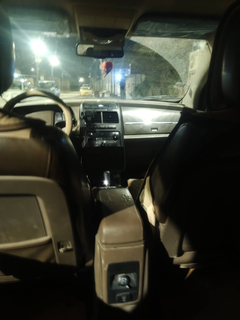 السلام عليكم جورني للبيع
جورني 2009 للبيع ب80 وبيه مجال للعلم السياره مگلوبه ومعمره
السياره 7 راكب 
محركه 6اسلندر 3500
تبريد 3 قطع 
شاشه 
كشنات جلد 
منضومه زنون عالي
اتصل وتدلل ***********
